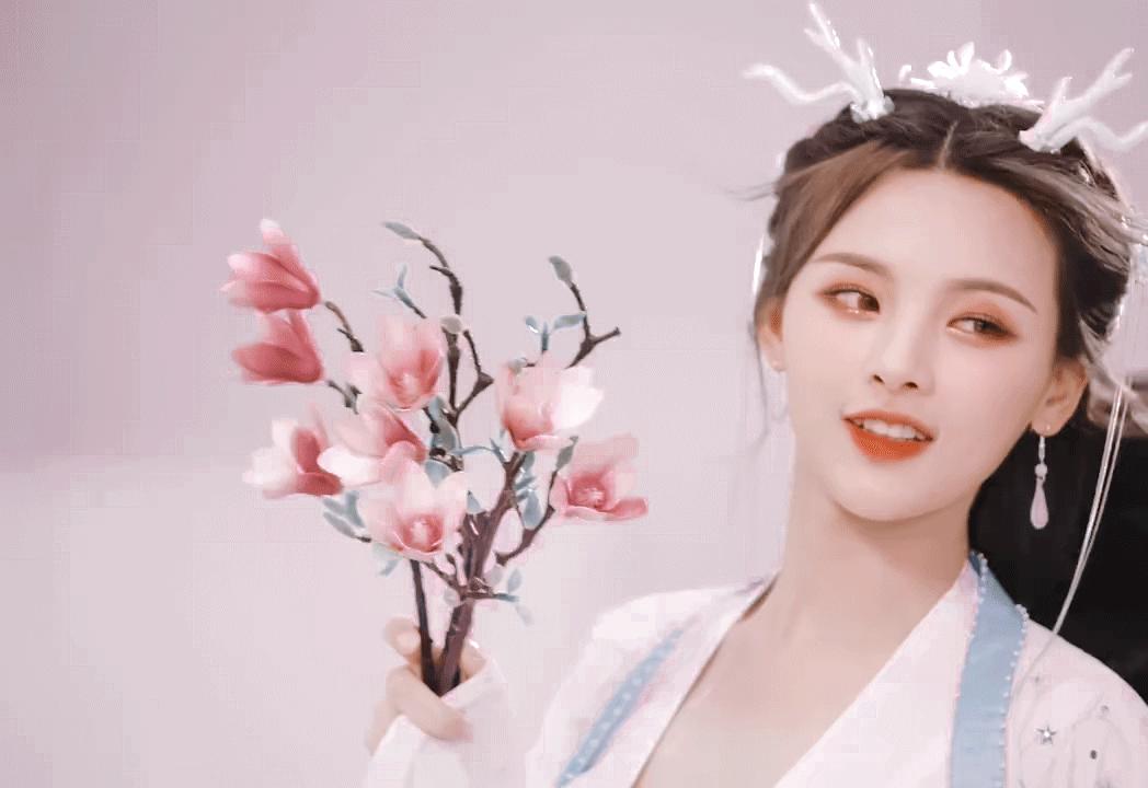 没常识、不识字、不会乘法口诀，这些顶流“文盲”凭什么会红？