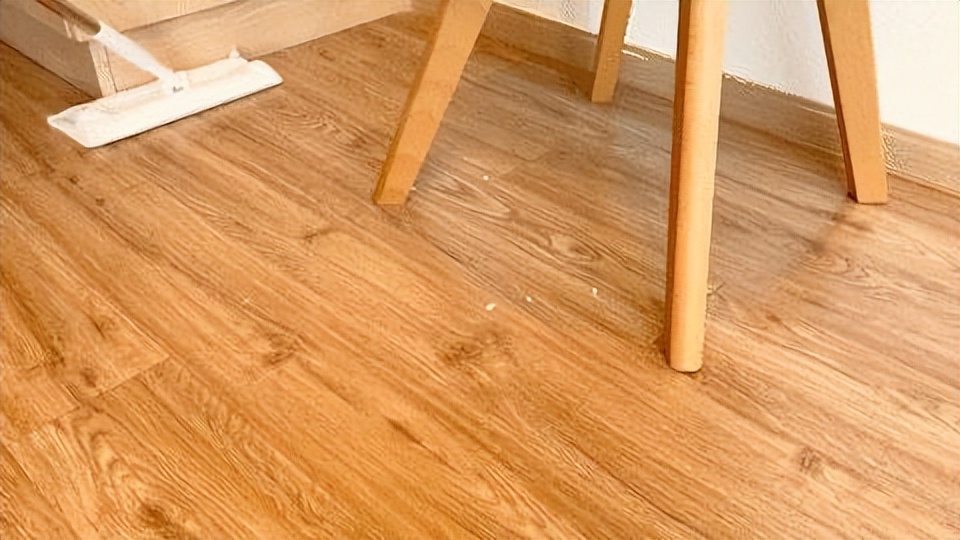 瓷砖地板拖地后会有水印如何解决,地板砖上有盐水印用什么能擦掉