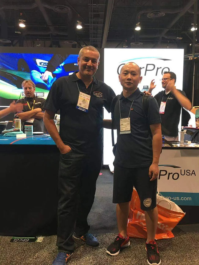 睡马路,端盘子,从洗车工到赚取第一桶金,这家老板如何逆袭的