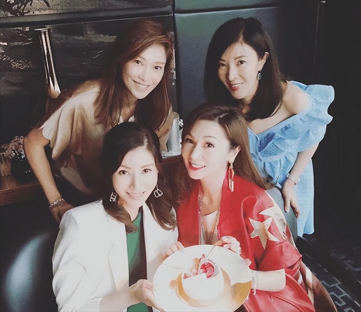 香港名媛鄙视链：深扒不是老钱却站在顶端的眼镜店老板娘邱李茂琪