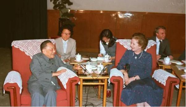 1997年香港回归前夕，卓琳向江*民泽**提出：我要代*小平邓**去香港看看