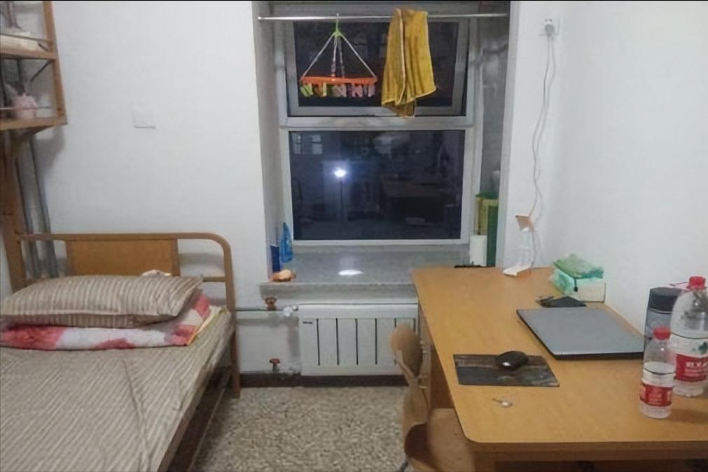 43岁农民陪女儿高考成大学辅导员,农民陪女儿高考