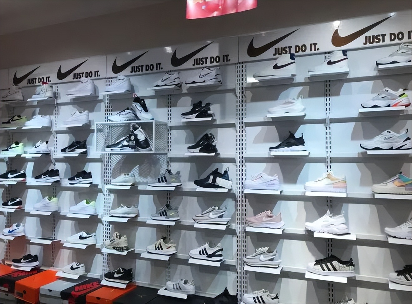 奥特莱斯火不火,奥特莱斯百年港湾