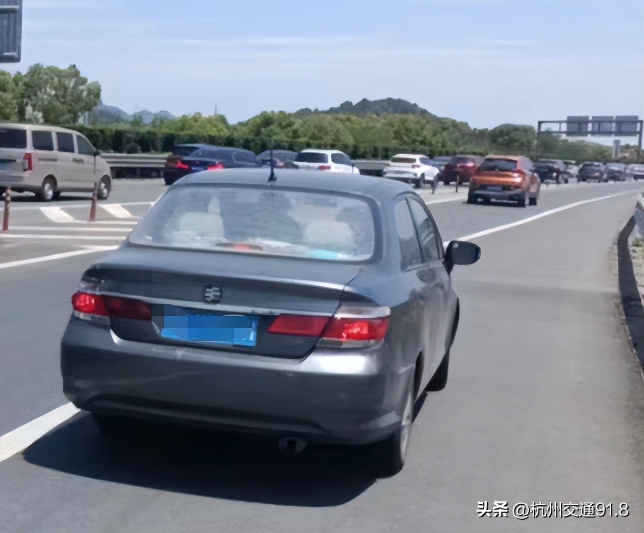 烫伤孩子的艰难送医路,一岁幼童烫伤送医遇堵