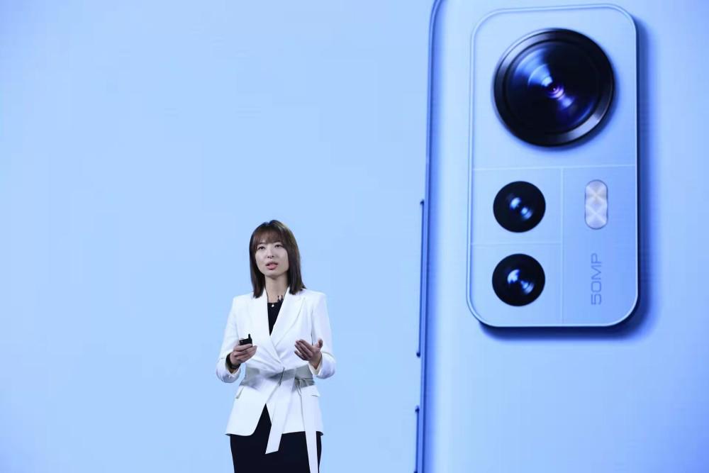 小米12手机现在值得购买么,小米12销量能超过苹果13吗