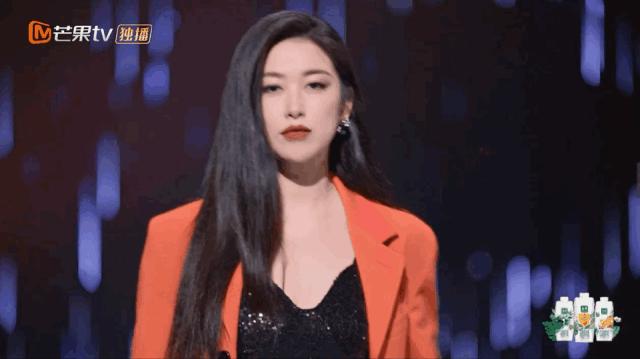 除了嫁人，她的每一步都踩准“名媛天花板”