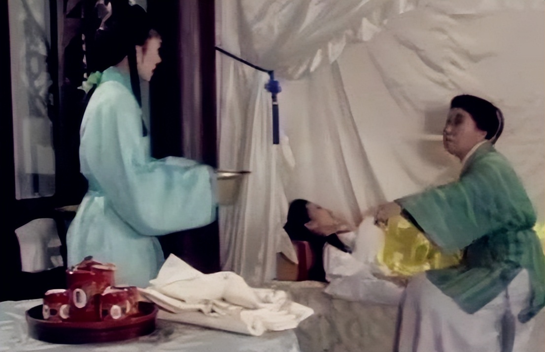 古代女子生娃，为何接生婆一直喊着要烧热水？了解后心疼古代女人