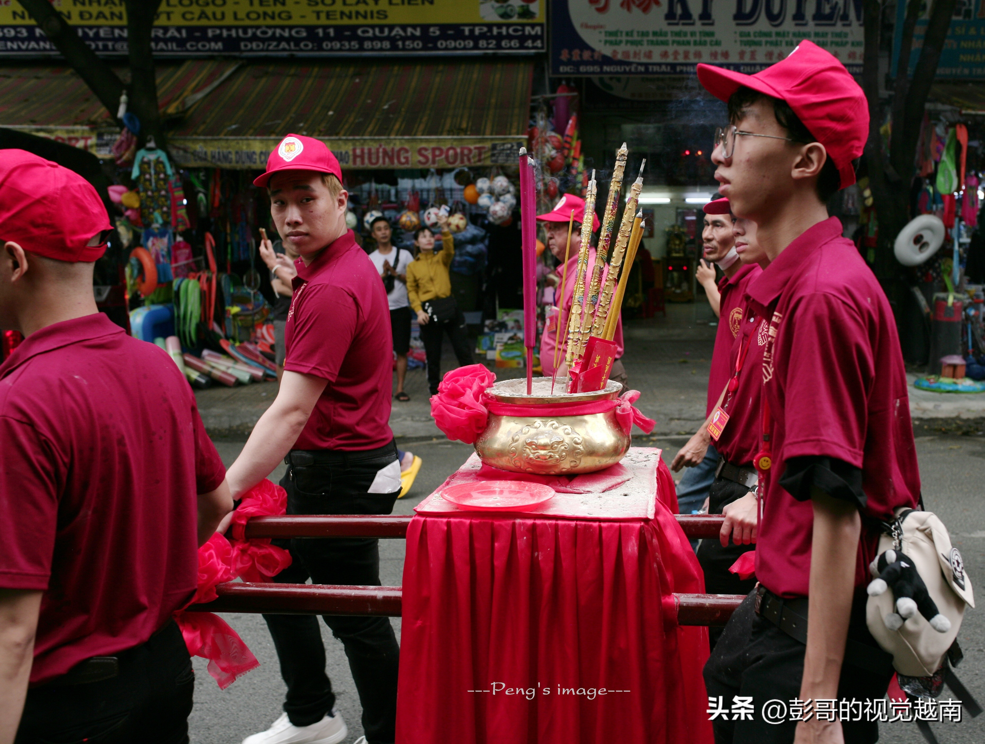 越南西貢華人的【恭請關聖帝君聖駕出遊】活動。