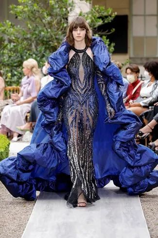 2023年明星穿过的高定,又大又繁琐的高定系列