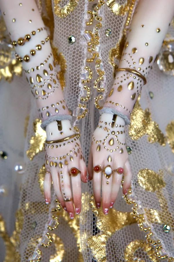 惊呆!李晨花200万为范冰冰定制的新娘娃娃,原来长这样!