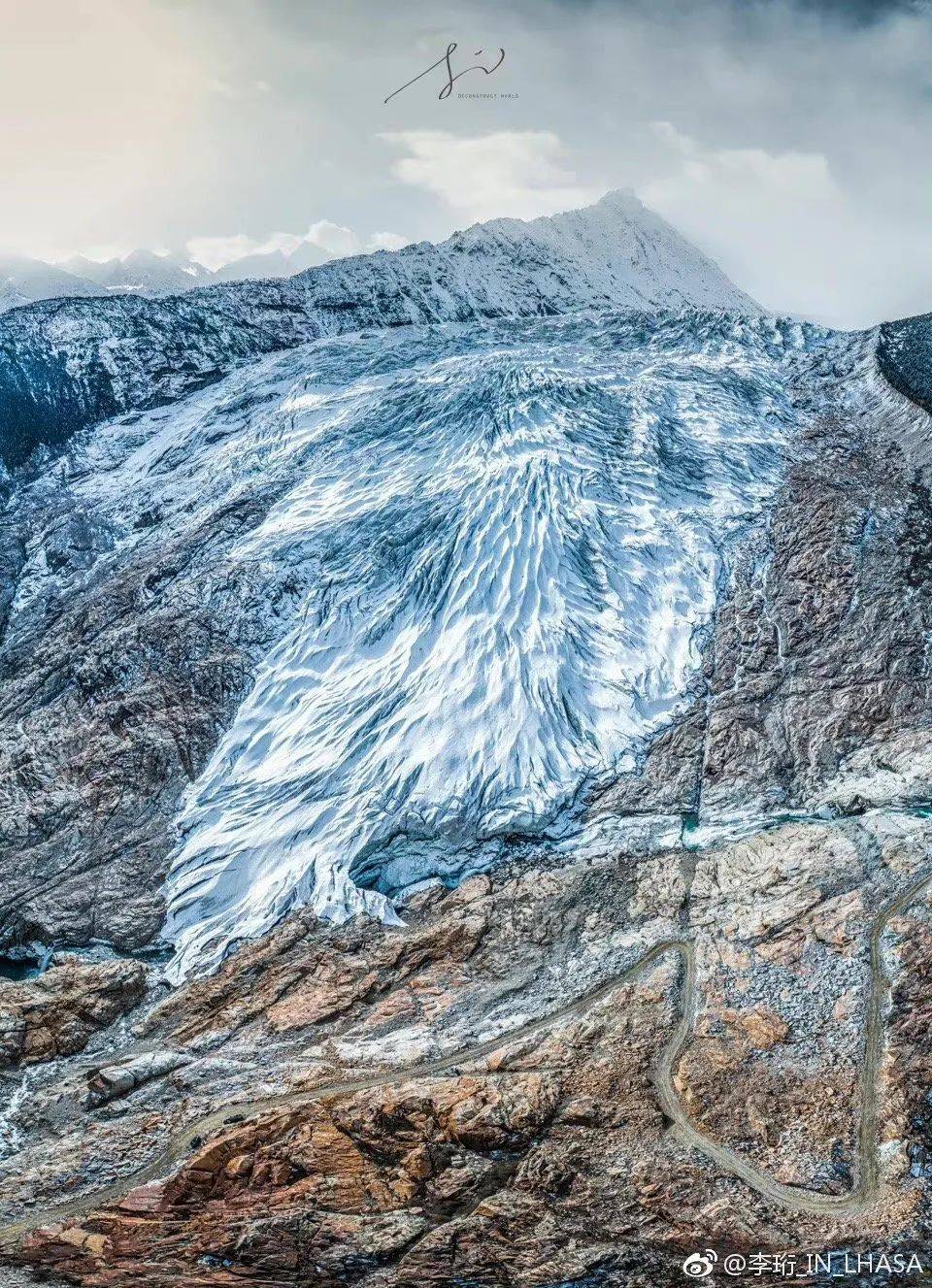 雪山下的梦幻足球场,西藏雪山下的球场