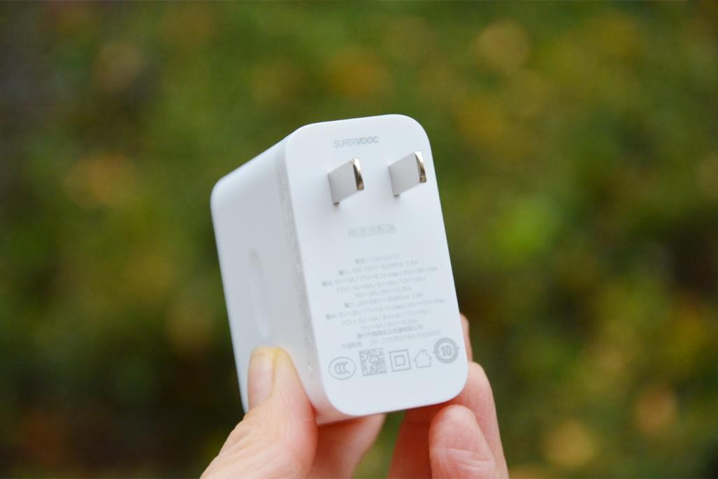 真我gtneo5官宣首发240w快充,真我gtneo5200w和240w充电测评