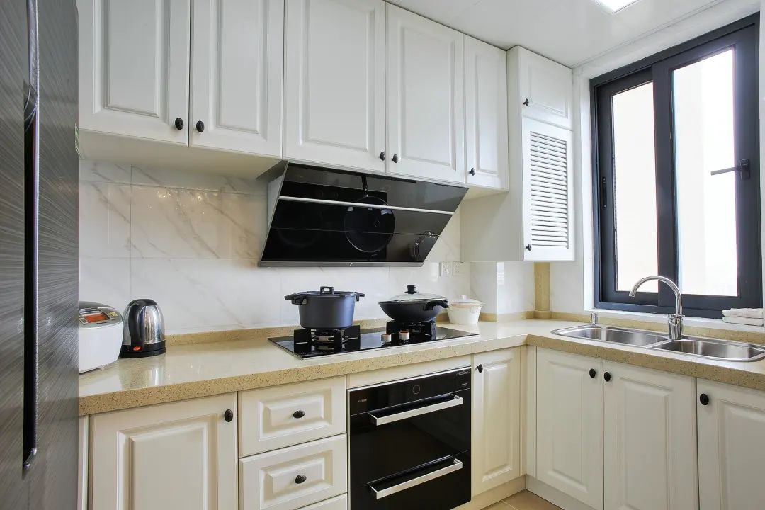 橱柜吊柜顶部缝隙怎么处理,橱柜吊柜和顶不留缝隙有什么方法