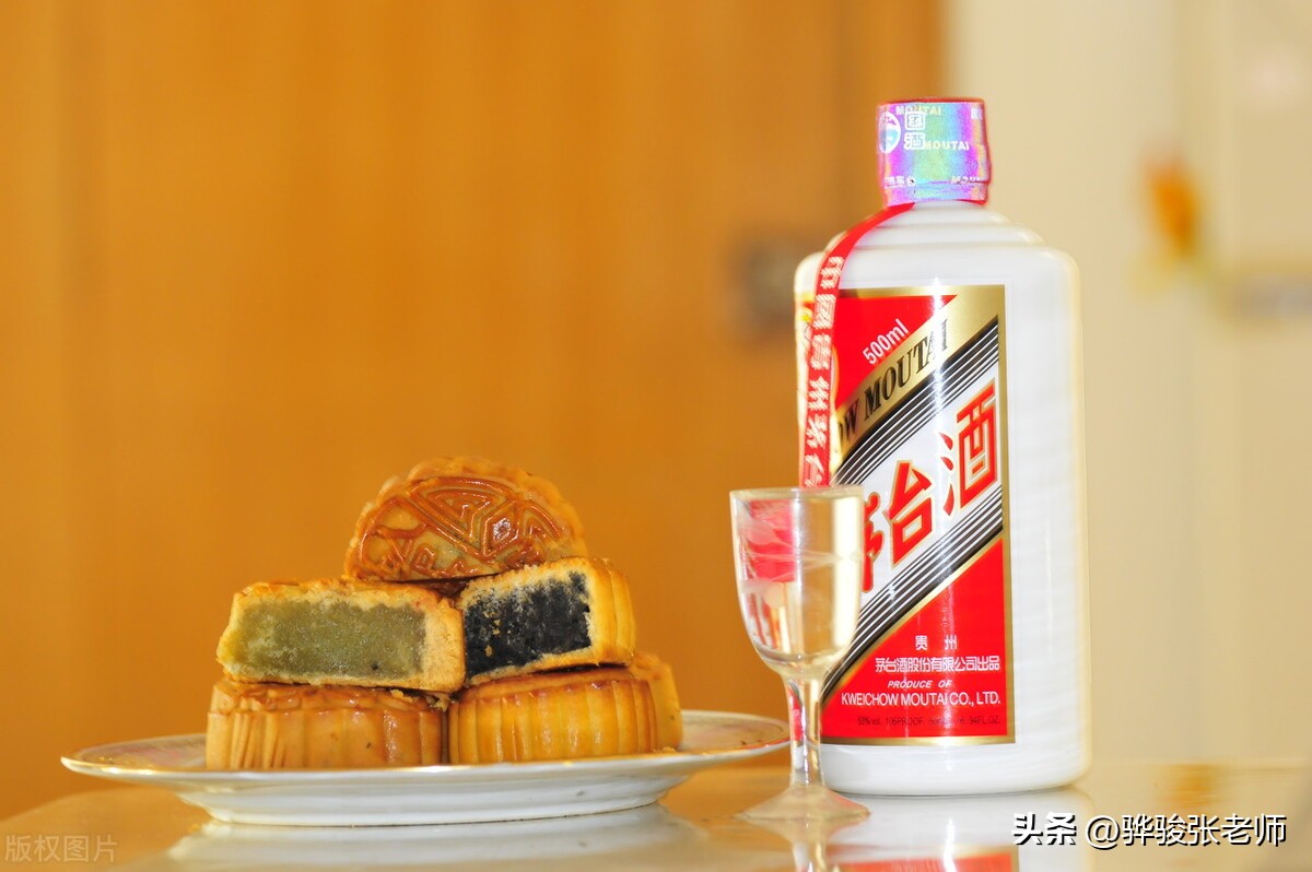 高考200分无学可上,我建议他去北京上职校,十多年后拿茅台感谢