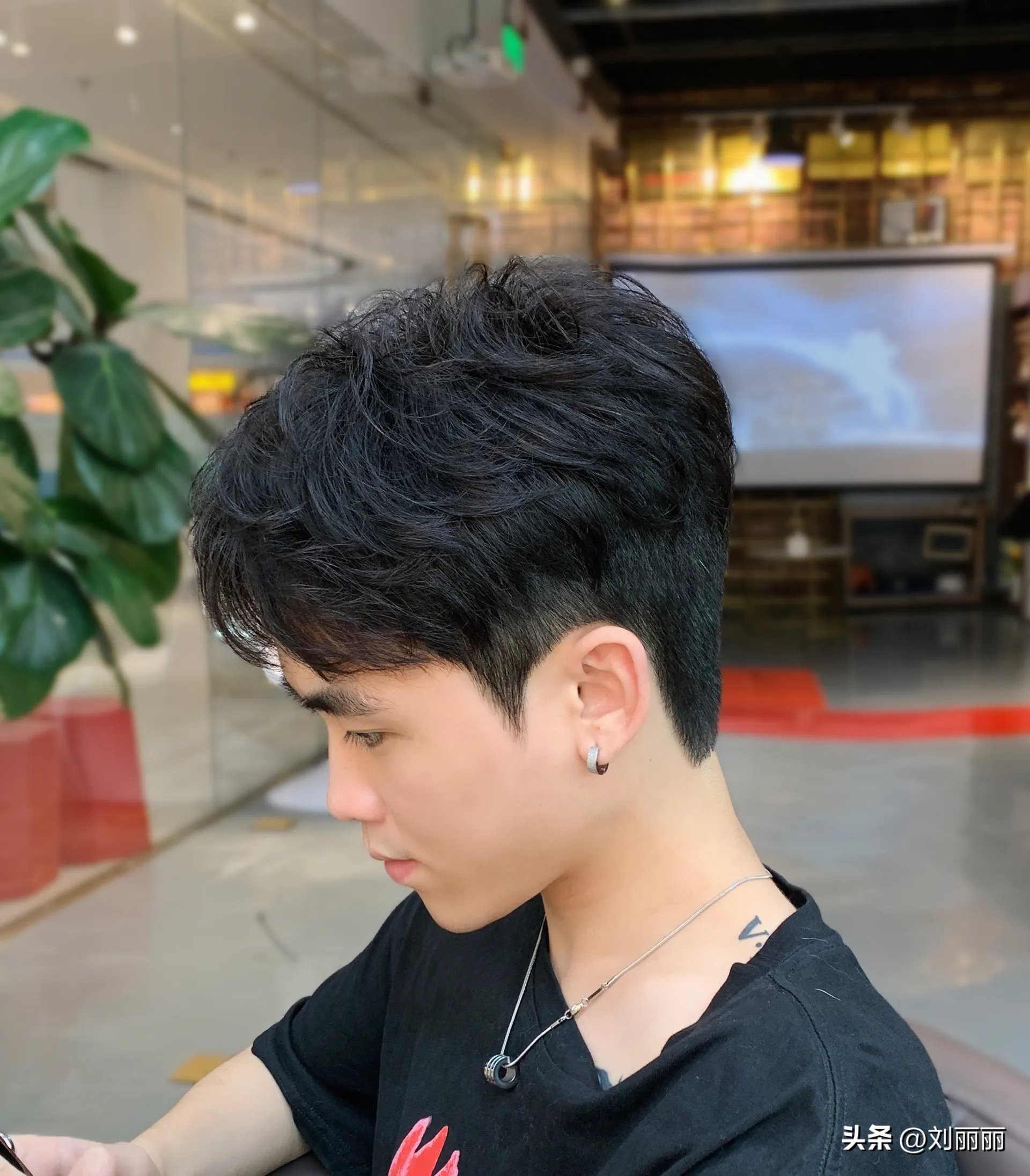 2020年男士中分发型最火发型,男士发型2021流行发型圆脸方脸