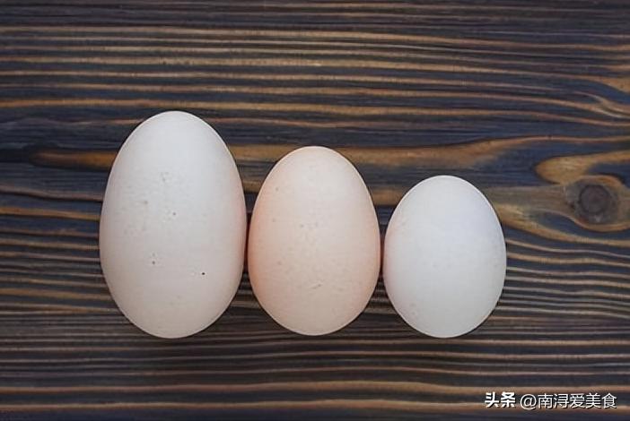 挑鸡蛋记住这3步不怕踩雷,买鸡蛋是大的好还是挑小的好