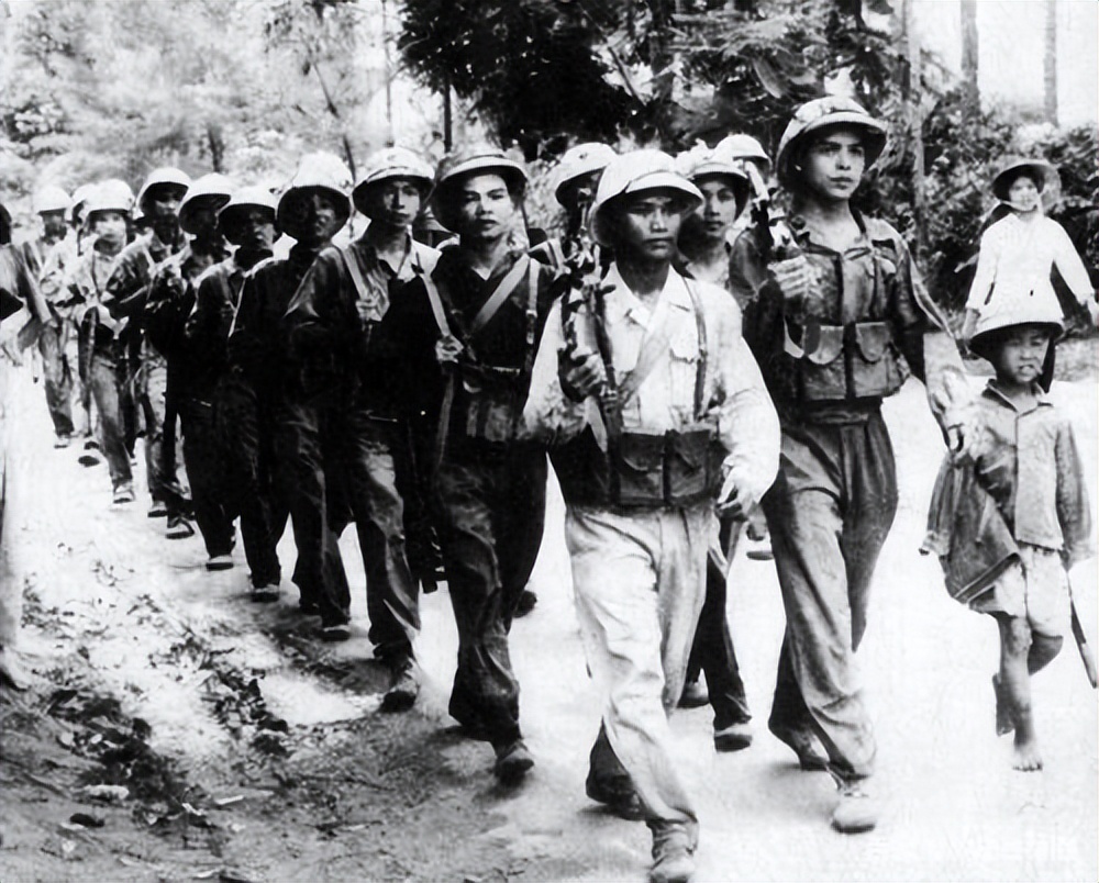 越南女兵有多惨？美军在刑讯逼供中，竟用蚂蟥、山羊作为行刑工具