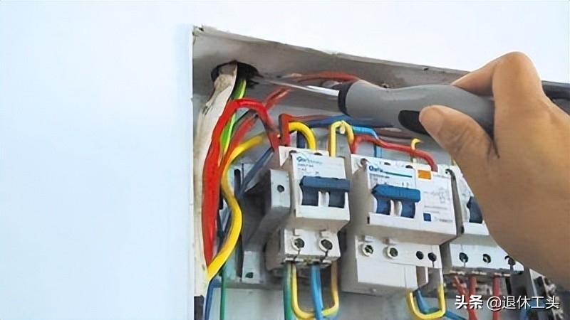 家里跳闸推不上去的解决方法,家中跳闸推不上去怎么办