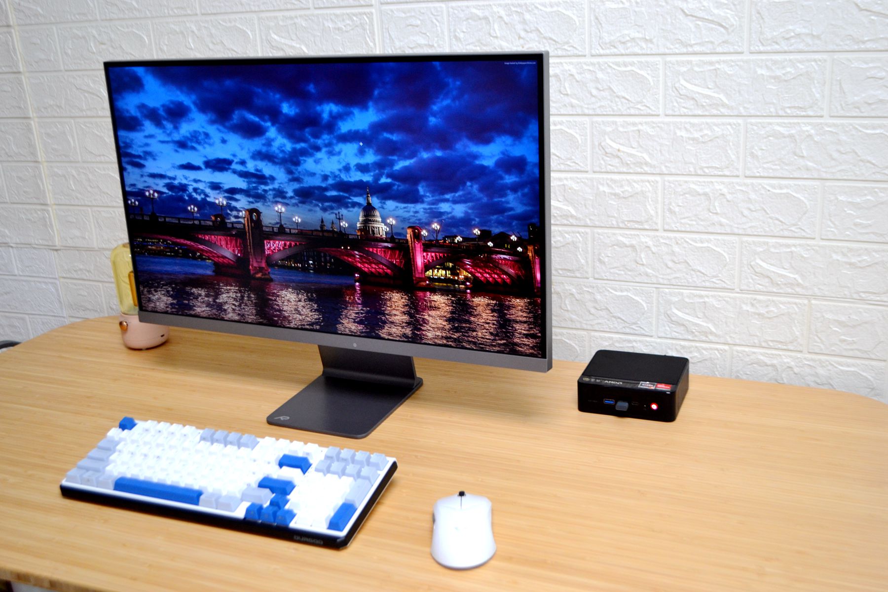 气死奸商!省了一万多,5K显示器+1000多的零刻SER5,完美黑苹果