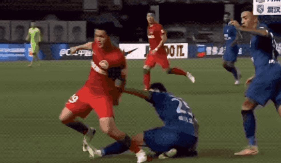 嫩哨拿三镇练手？足协安排欠妥裁判自毁前程多队也得为他“买单”