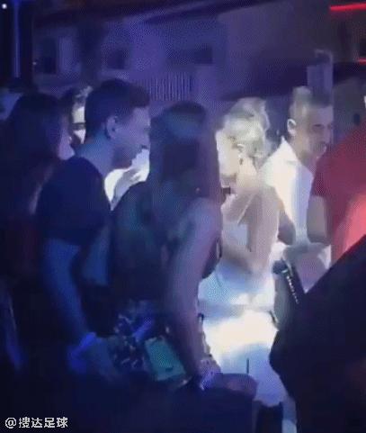 梅西撞脸卡通人物,梅西看到撞脸小罗