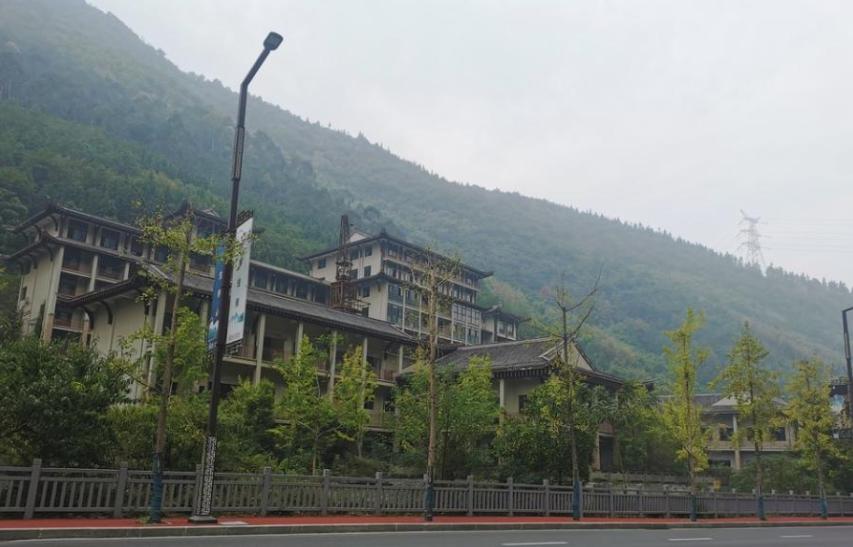 “挣扎”6年后,金佛山画家村旅居项目明日又将上架拍卖