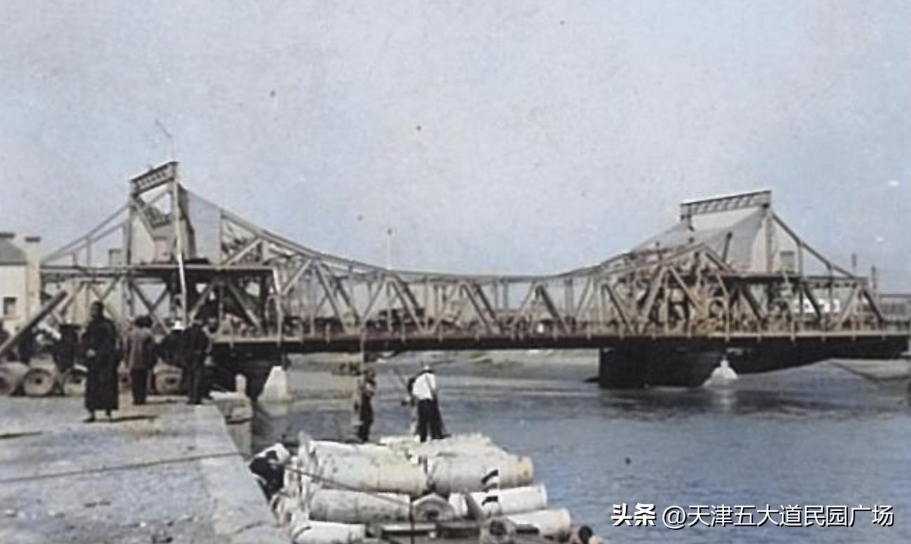 天津开启式铁桥,天津著名的海河解放铁桥