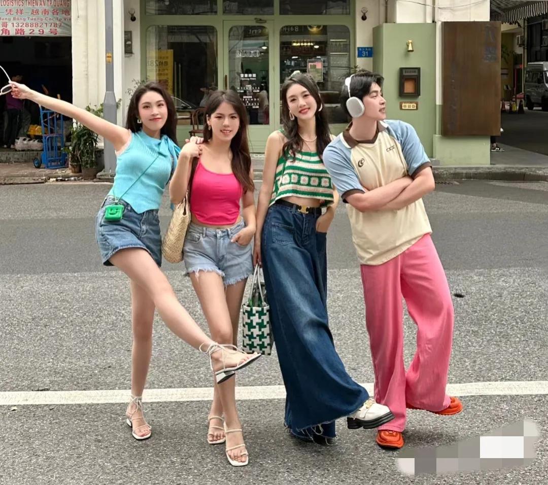 深圳市时尚街拍,穿衣风格干净有气质街拍