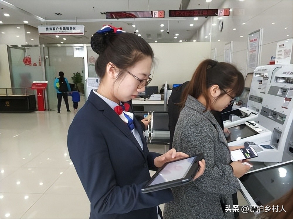 长期不用的银行卡会不会自动销户,信用卡一直不用为什么会扣款