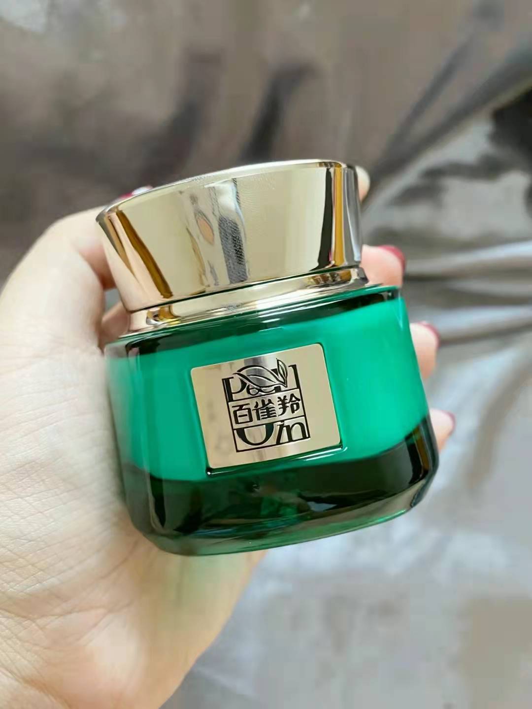 女人过了40岁适合用的化妆品,女人过了30岁用什么面霜最好