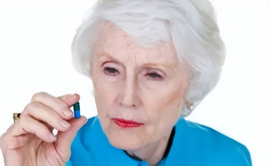 红霉素软膏老年斑,有人说红霉素软膏治老年斑