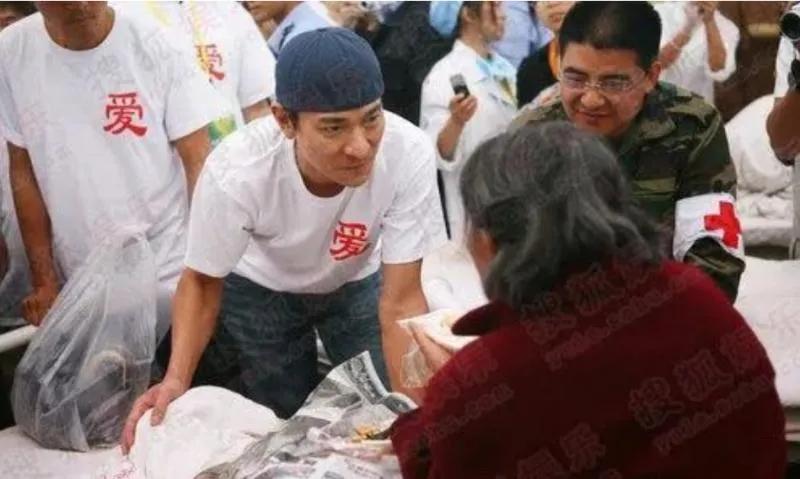 512香港赈灾晚会刘德华承诺,512汶川地震刘德华视频全过程