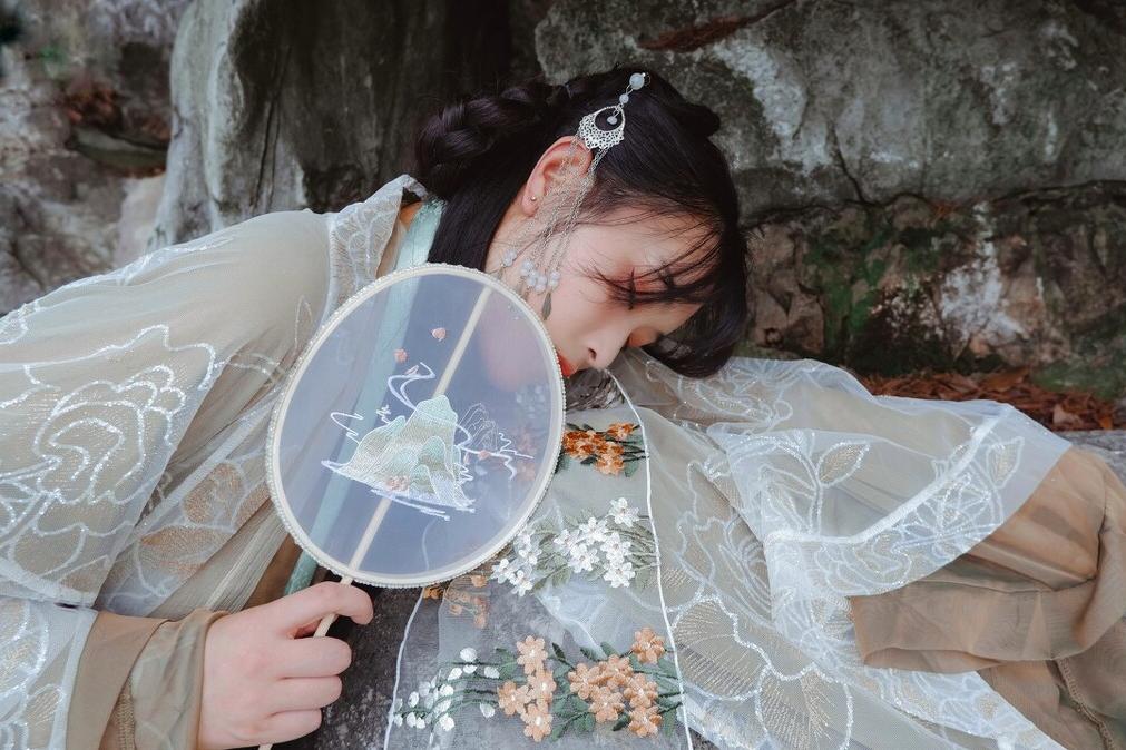 故事：我和将军伉俪情深二十年，他却突然转性，要纳府上孤女为妾