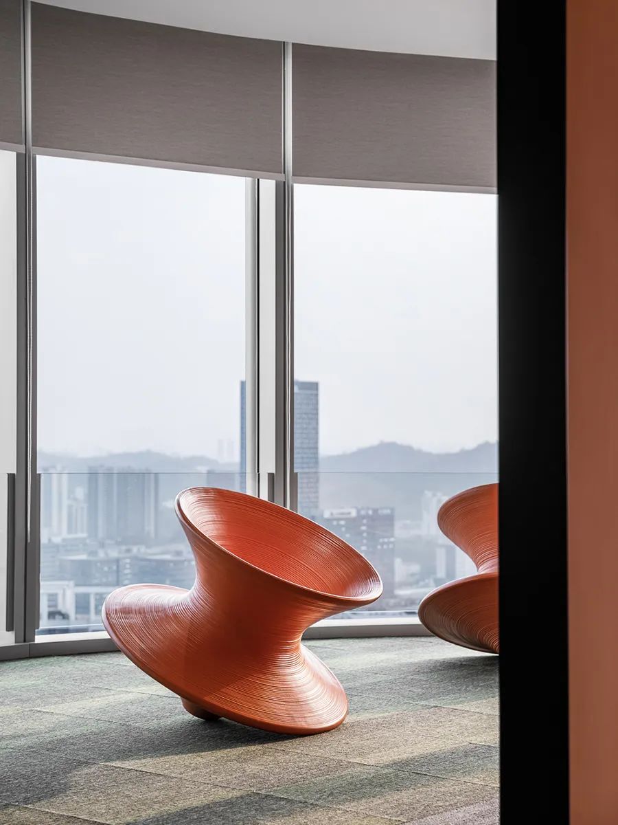 “打翻了”调色盘设计的办公室原来长这样！