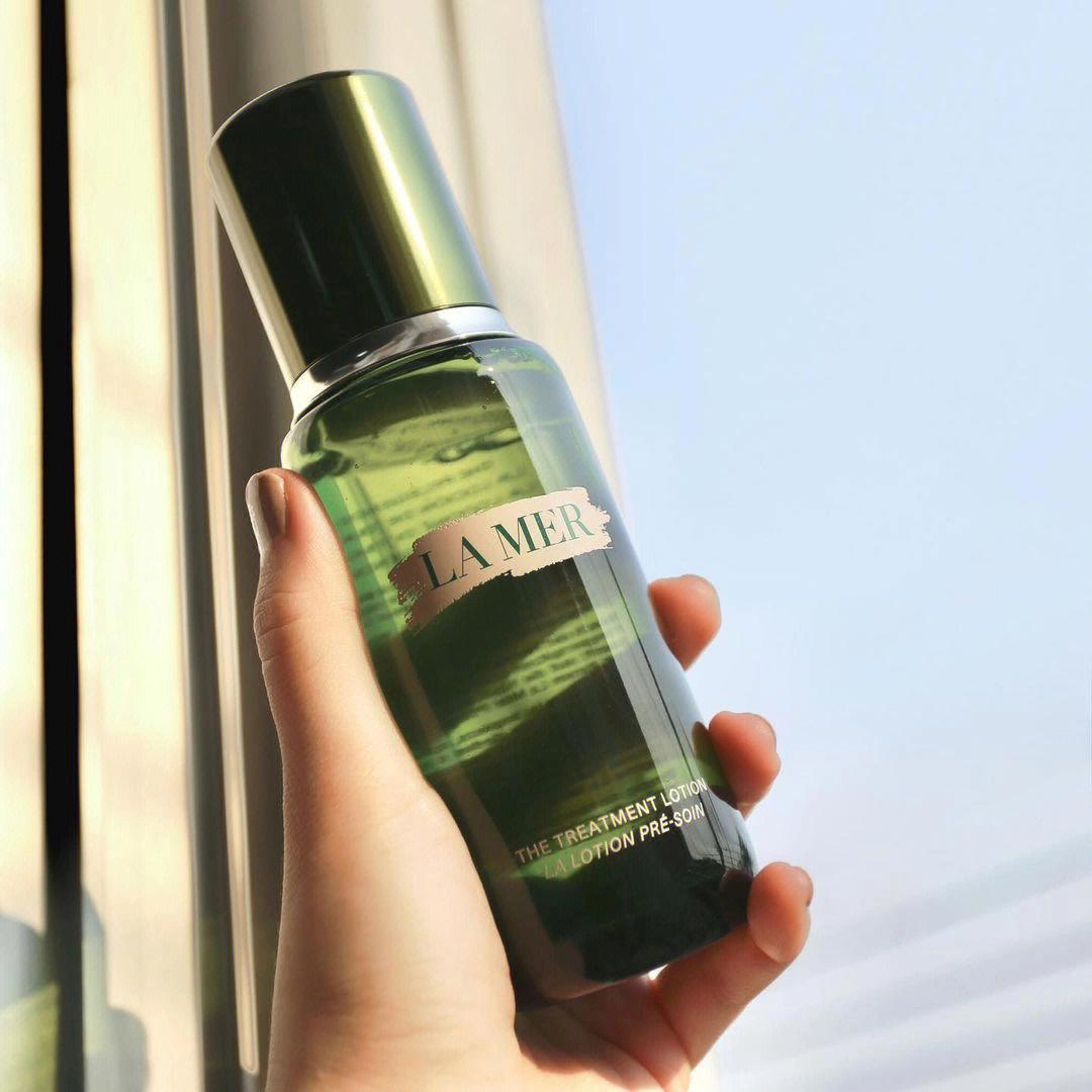 精华液推荐收缩毛孔美白补水,适合敏感肌的补水精华液