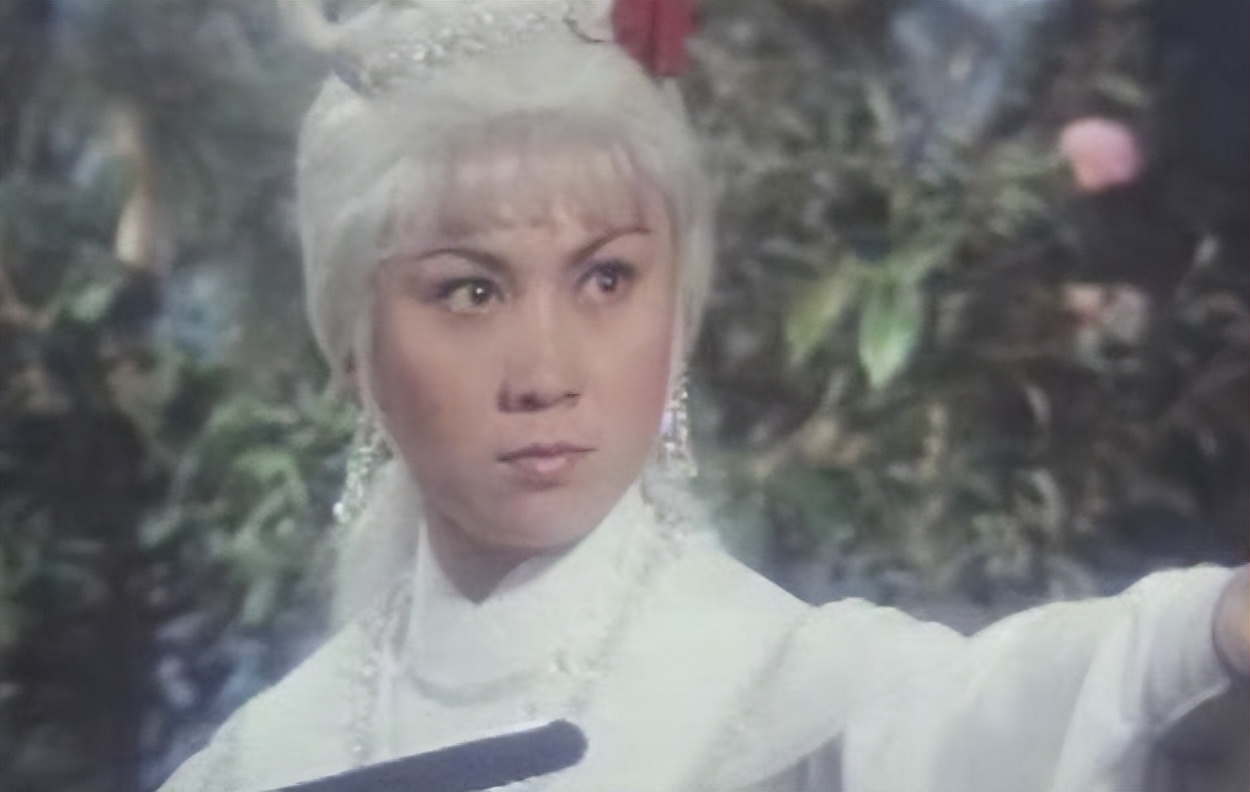 练霓裳一夜白发几个版本,练霓裳扮演玉罗刹