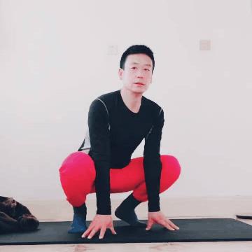 徒手深蹲高难度动作练大腿根肌肉,徒手深蹲锻炼腿部肌肉