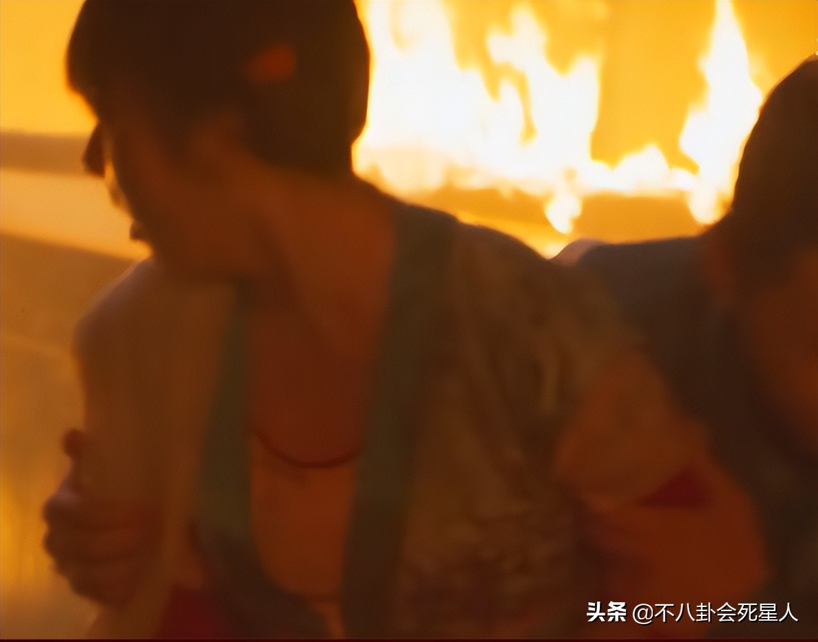 鞠婧祎8大离谱妆容：吐血不敢弄花半永久妆，守丧也要浓妆涂红唇