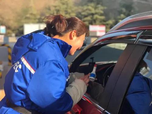 汽车加满和加200油有什么区别,汽车加满油和加二百到底哪个好