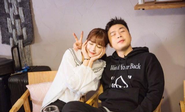 最有钱女明星刘亦菲,刘亦菲秀名贵翡翠大耳环