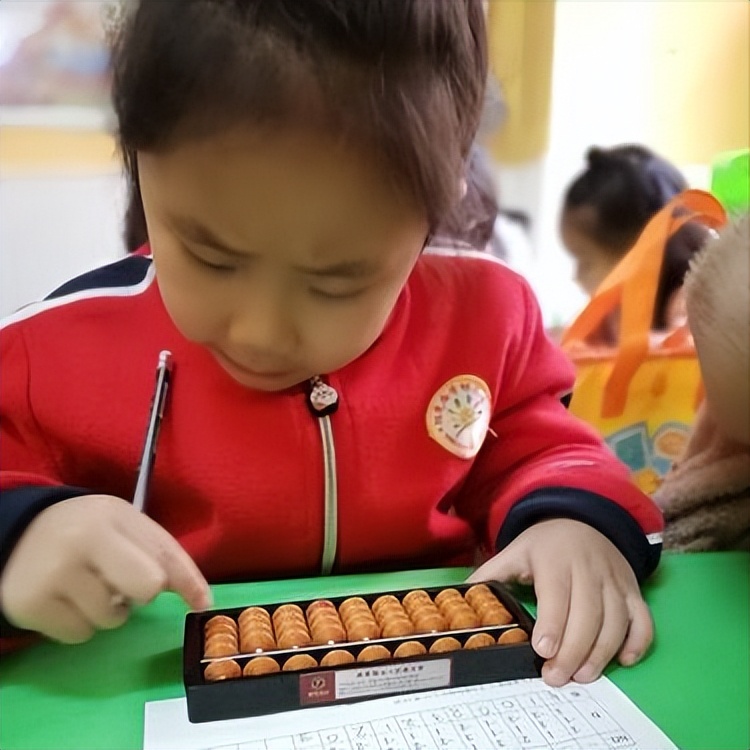 六岁女童被特招成军官,六岁女孩被破格招入部队