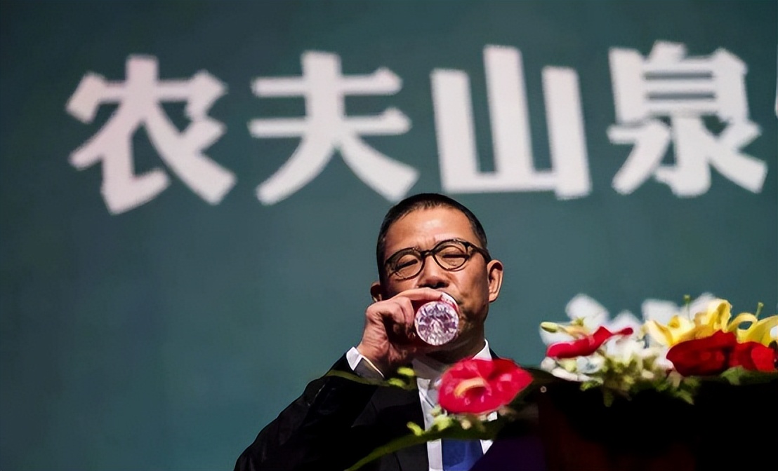 农夫山泉面对消费者对瓶装水质疑,农夫山泉如何称霸瓶装水