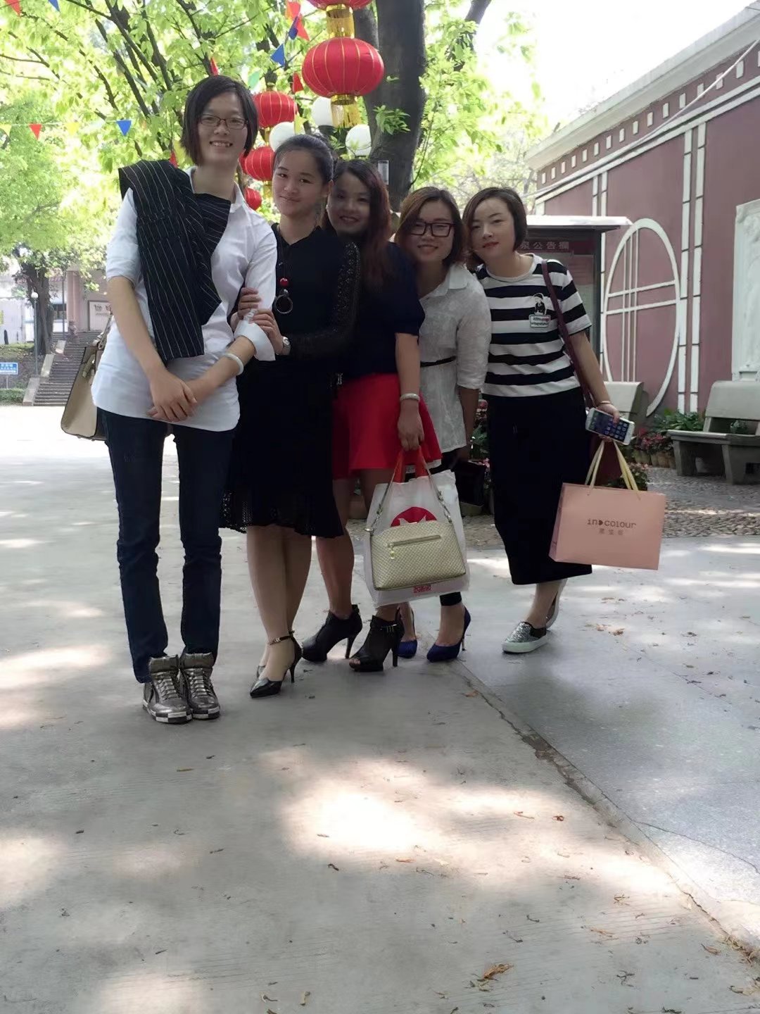 13岁开始创业现月入两万,女大学生创业月入5万元