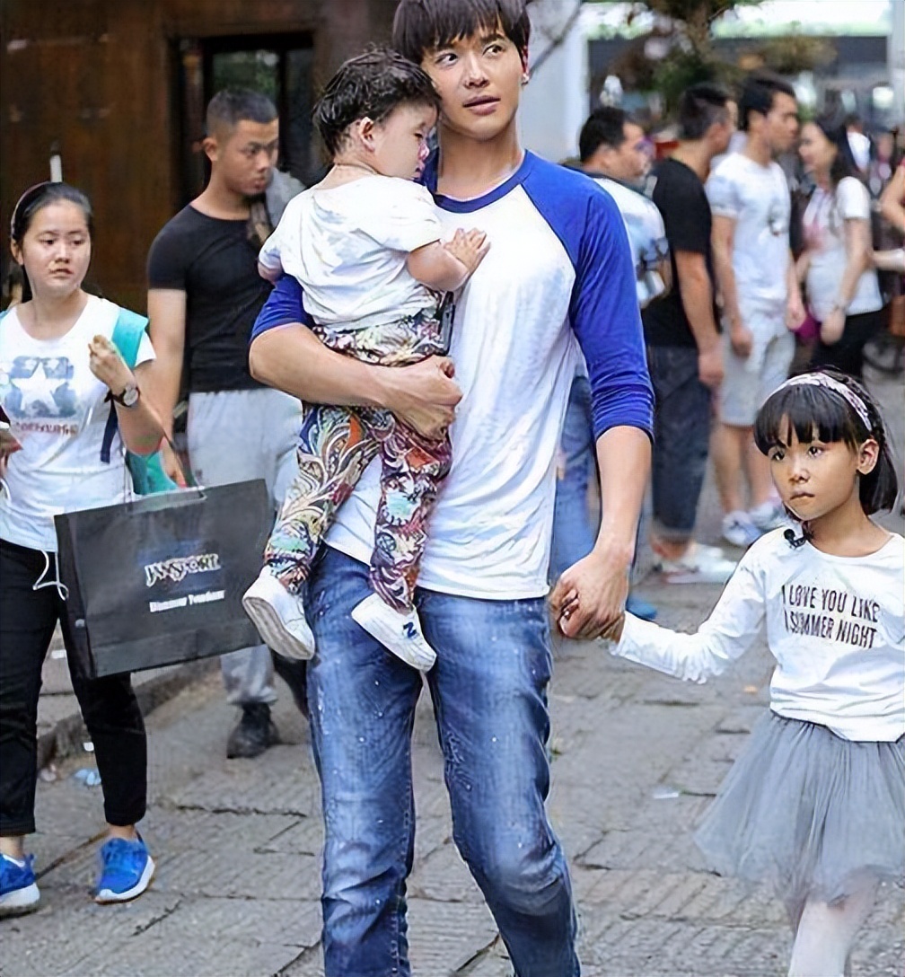 董璇高云翔离婚了没,董璇与高云翔离婚后现身活动