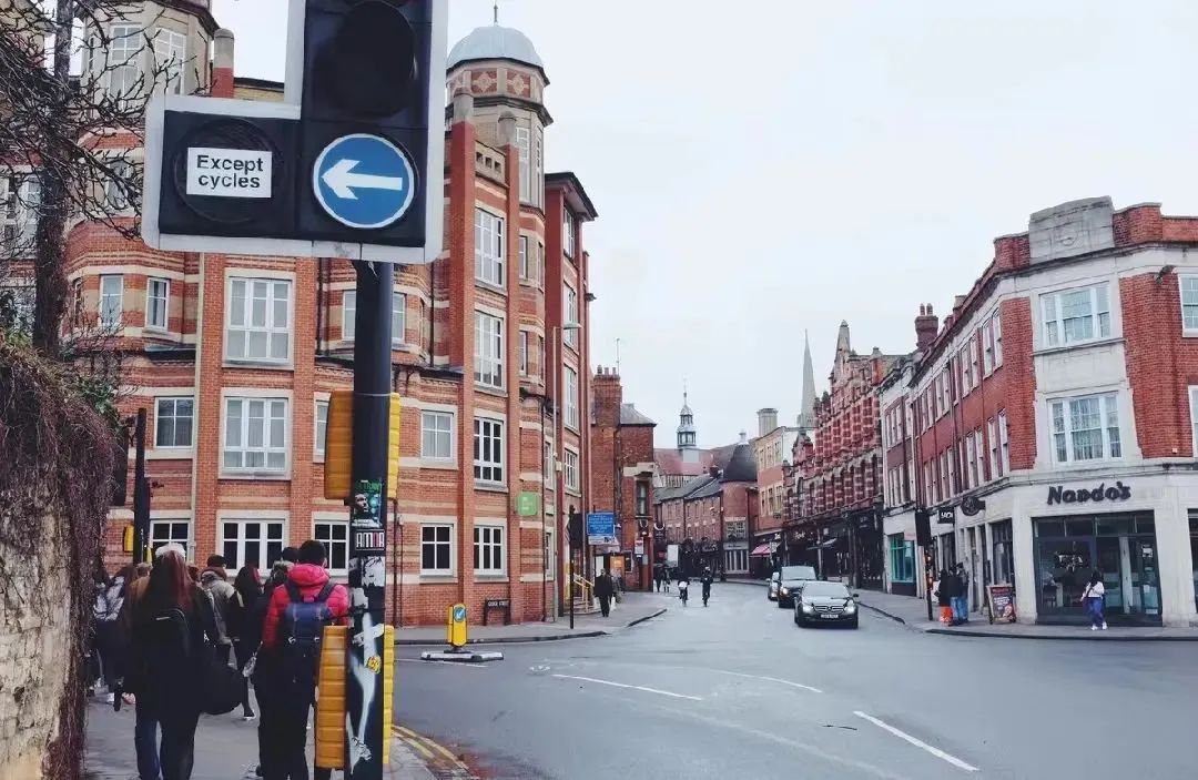 弘时硕博收费,弘时留学