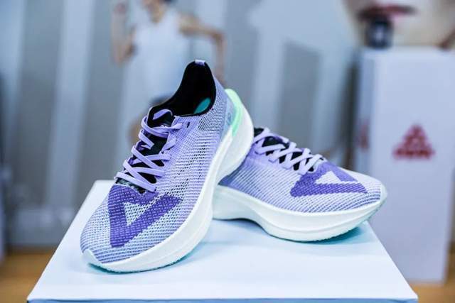 特步也崛起了！减震旋跑鞋来袭，9年结构缓震，成就夏日通勤佳品