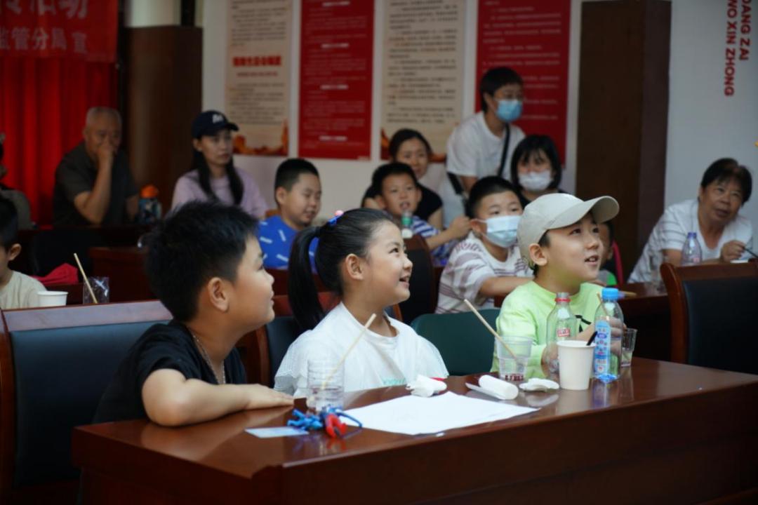 党员双报到助力社区创文,社区党员双报到开展志愿服务活动