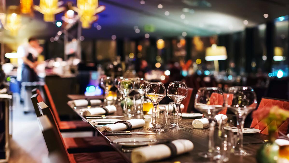 燃情铁板万物烧，烈焰闻香识味趣