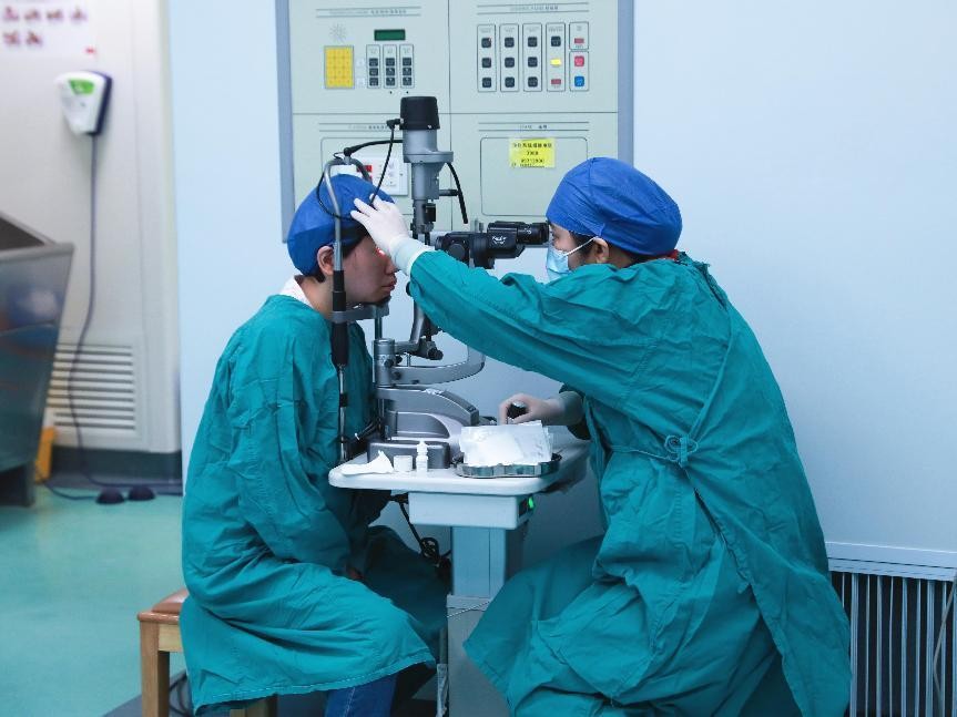 超280万人围观！湘雅医院这场公益全飞秒摘镜直播超燃