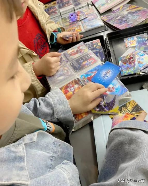 家长花200万没凑齐奥特曼卡片,家长为孩子花200万集齐奥特曼卡片